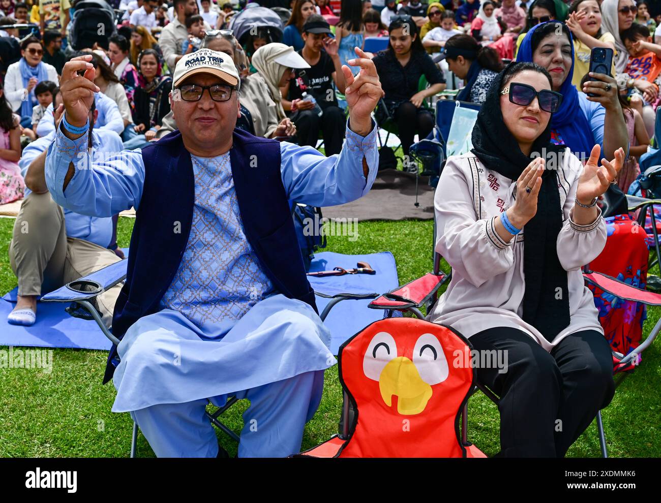 LONDRA, REGNO UNITO. 23 giugno 2024. La comunità afghana celebra ogni anno l'ACAA Refugee Week Festival 2024 per mostrare musica, danza, cibo e artigianato provenienti dall'Afghanistan e dall'Asia centrale e attività per bambini al Cranford Community College di Londra, Regno Unito. Credito: Vedi li/Picture Capital/Alamy Live News Foto Stock