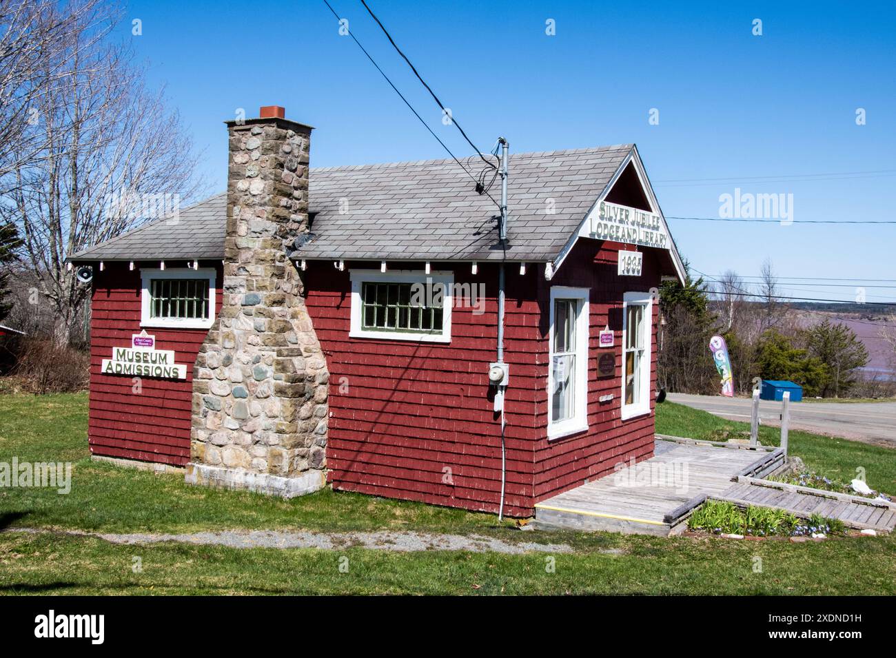 Silver Jubilee e Lodge Building presso l'Albert County Museum di Hopewell Cape, New Brunswick, Canada Foto Stock