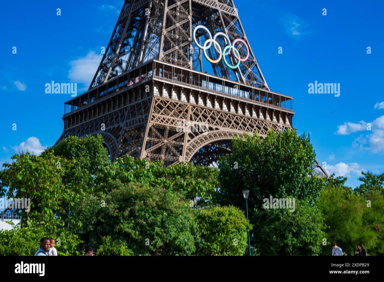 Torre Eiffel pronta per le Olimpiadi del 2024 Foto Stock