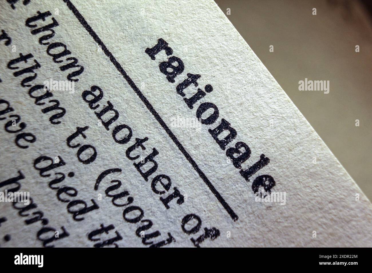 Logica delle parole sulla pagina del dizionario, primo piano delle macro Foto Stock