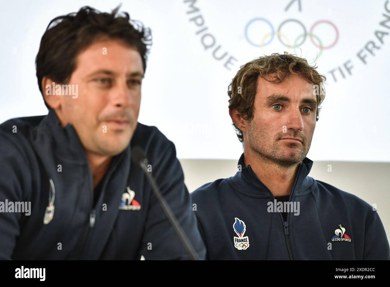 Parigi, Francia. 24 giugno 2024. Il surfista francese Joan Duru guarda durante una conferenza stampa della squadra olimpica francese di surf in vista dei Giochi olimpici e paraolimpici di Parigi 2024, a Parigi il 24 giugno 2024. Foto di Firas Abdullah/ABACAPRESS. COM credito: Abaca Press/Alamy Live News Foto Stock