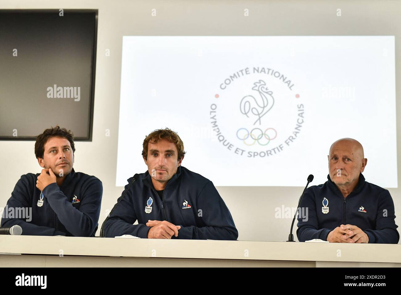 Parigi, Francia. 24 giugno 2024. Il surfista francese Joan Duru guarda durante una conferenza stampa della squadra olimpica francese di surf in vista dei Giochi olimpici e paraolimpici di Parigi 2024, a Parigi il 24 giugno 2024. Foto di Firas Abdullah/ABACAPRESS. COM credito: Abaca Press/Alamy Live News Foto Stock