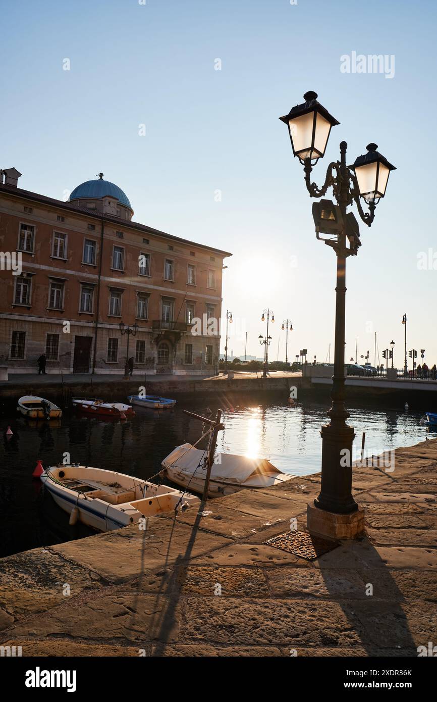 Geografia / viaggi, Italia, Trieste, Canal grande di Trieste, vista sul canale alla luce della sera, DIRITTI AGGIUNTIVI-CLEARANCE-INFO-NON-DISPONIBILE Foto Stock