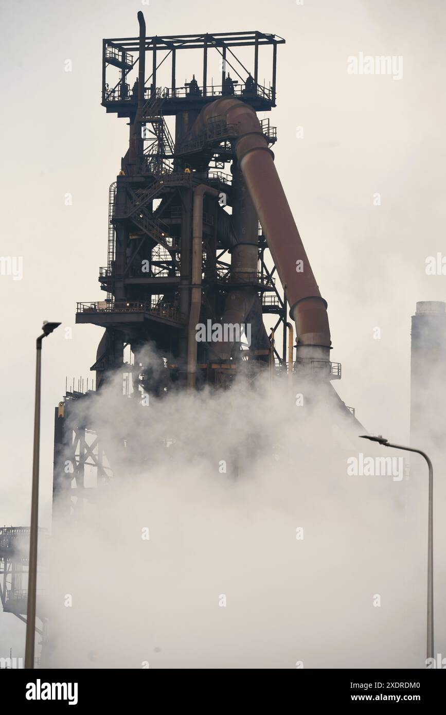 Le immagini mostrano Tata Steelworks, Port Talbot, Galles del Sud, prima di uno sciopero pianificato da parte dei lavoratori l'8 luglio, migliaia di lavoratori sono in esubero. Foto Stock