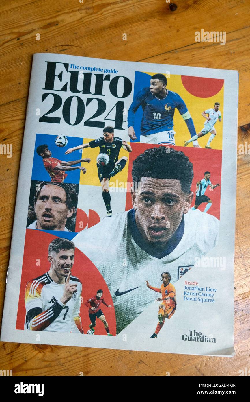 Jude Bellingham, Kylian Mbappe Footballers sulla copertina del quotidiano Guardian sport Publication Guide Euro 2024 Londra Inghilterra Regno Unito Foto Stock