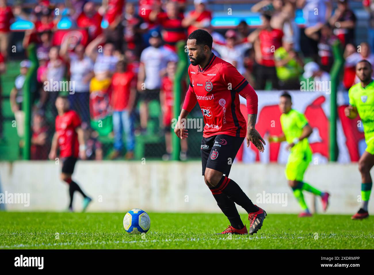 Santa Cruz do sul, Brasile. 24 giugno 2024. RS - SANTA CRUZ DO SUL - 06/23/2024 - BRASILEIRO D 2024, AVENIDA x BRASIL DE PELOTAS - MAURICIO MORAES giocatore del Brasile de Pelotas durante una partita contro l'Avenida allo stadio Eucaliptos per il campionato brasiliano D 2024. Foto: Vinicius Molz Schubert/ AGIF (foto di Vinicius Molz Schubert/AGIF/Sipa USA) credito: SIPA USA/Alamy Live News Foto Stock