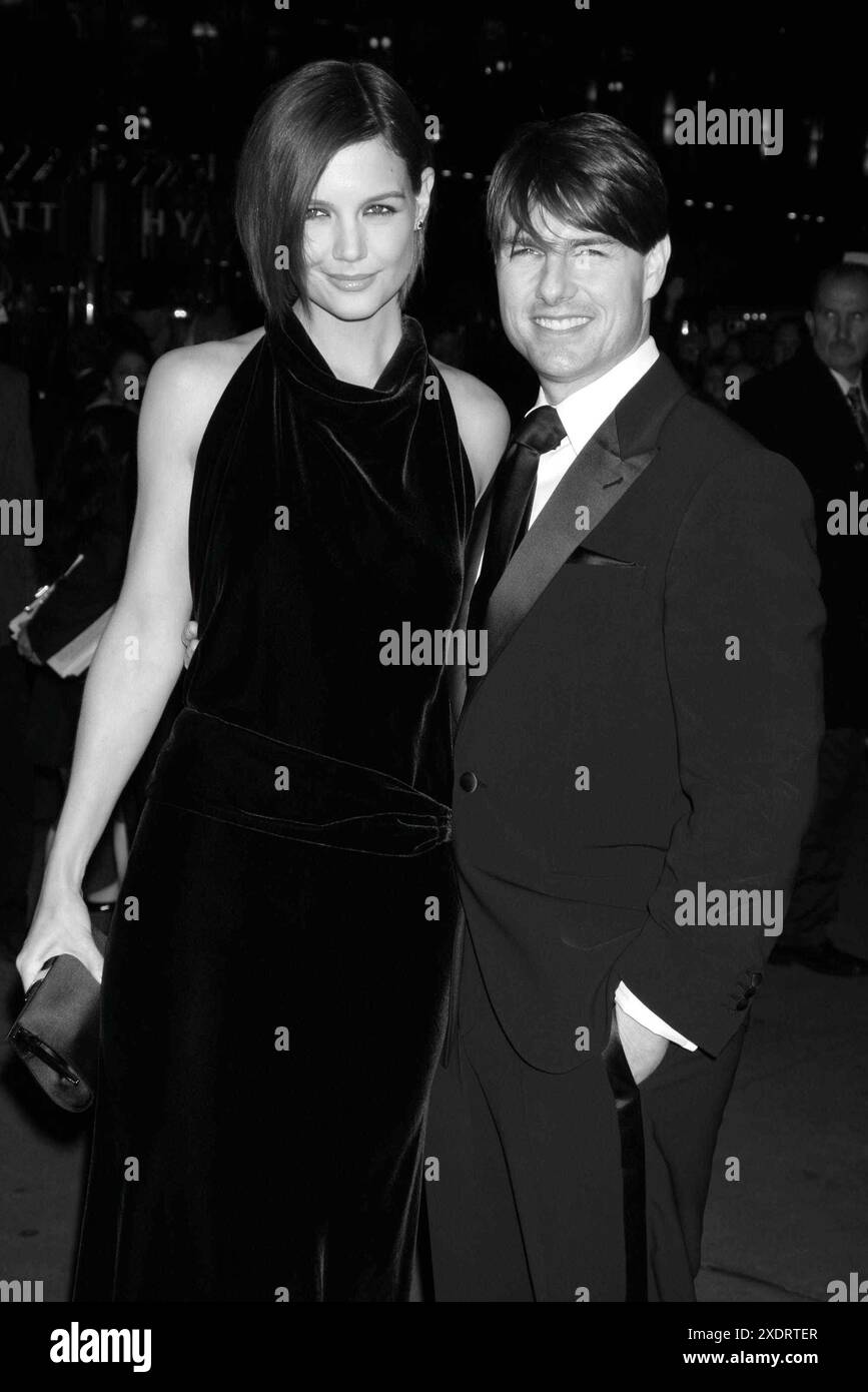 Katie Holmes e Tom Cruise arriveranno al Museum of the Moving Image salute to Cruise presso Cipriani 42nd Street a New York City il 6 novembre 2007. Foto di Henry McGee/MediaPunch Foto Stock