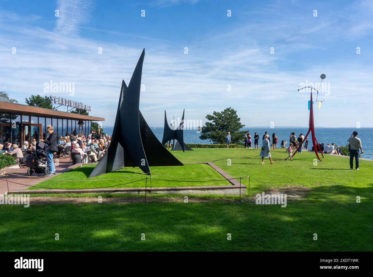 Parco di sculture del Louisiana Museum con scultura di Alexander Calder alla Calder Terrace, Danimarca Foto Stock