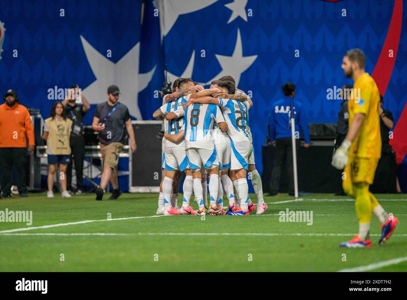 Atlanta, Georgia, Stati Uniti. 20 giugno 2024. Il team argentino festeggia il secondo gol dopo JuliÃ¡n Ãlvarez nei 49 minuti (Credit Image: © Andrew Clark/ZUMA Press Wire) SOLO PER L'USO EDITORIALE! Non per USO commerciale! Foto Stock