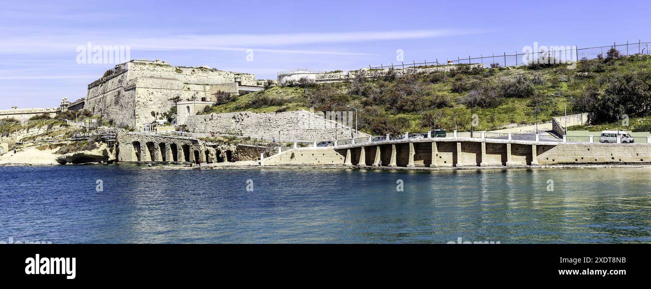 Baia di Rinella al Grand Harbour Foto Stock