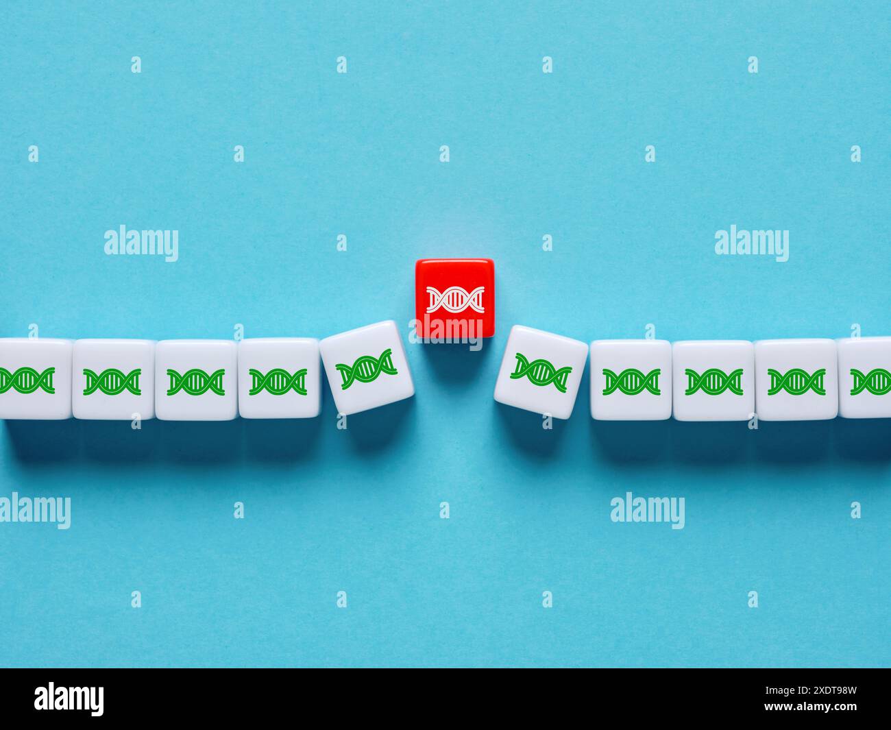 Analizzando il danno al DNA. Ricerca scientifica sui cromosomi. Problema nella catena del DNA. Foto Stock