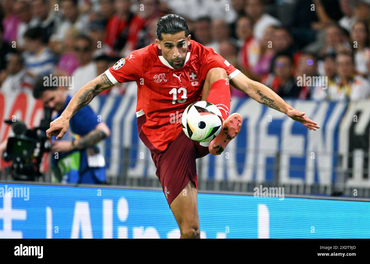 Fussball, Europameisterschaft, EURO 2024, Gruppe A, Frankfurt Arena: Schweiz - Deutschland 1:1; Ricardo Rodriguez (sui). Aktion, Einzelbild. Foto Stock