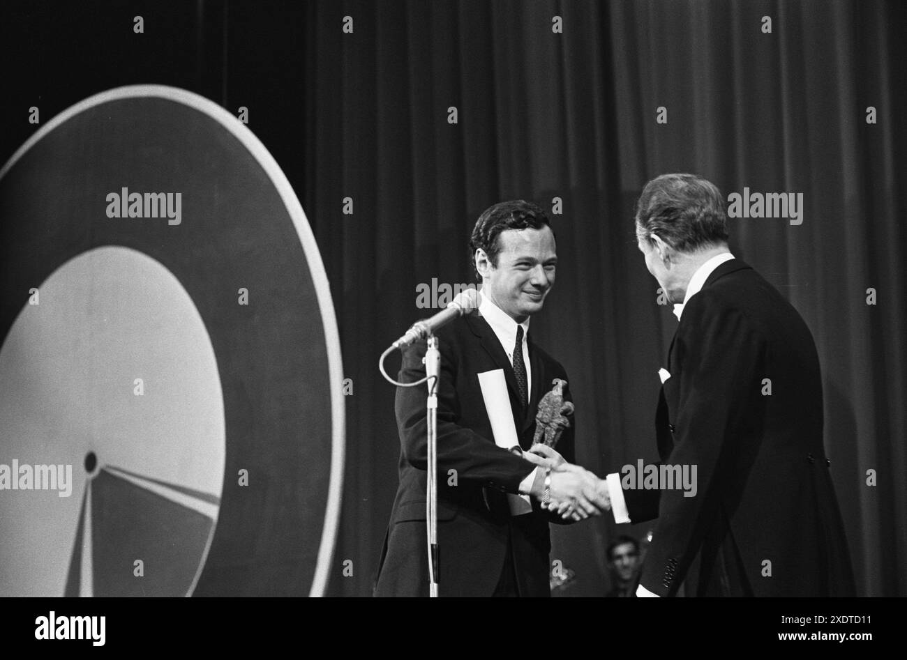 Grand Gala du Disque 1965. Brian Epstein, il preside dei Beatles Foto Stock