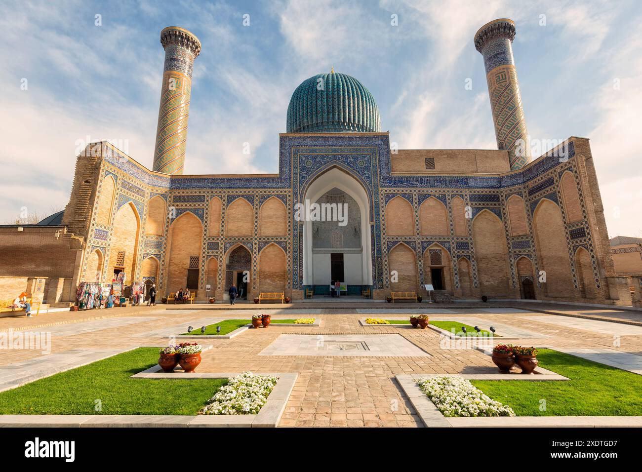 Guri Amir o Gur Emir è un mausoleo del conquistatore mongolo Amir Temur o Tamerlano a Samarcanda, Uzbekistan, traduzione sulla moschea: "Poi Kalyan Mosq Foto Stock