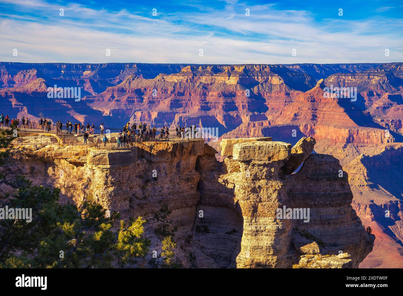 Il tramonto sopra bordo sud del Grand Canyon dal Mather Point Foto Stock
