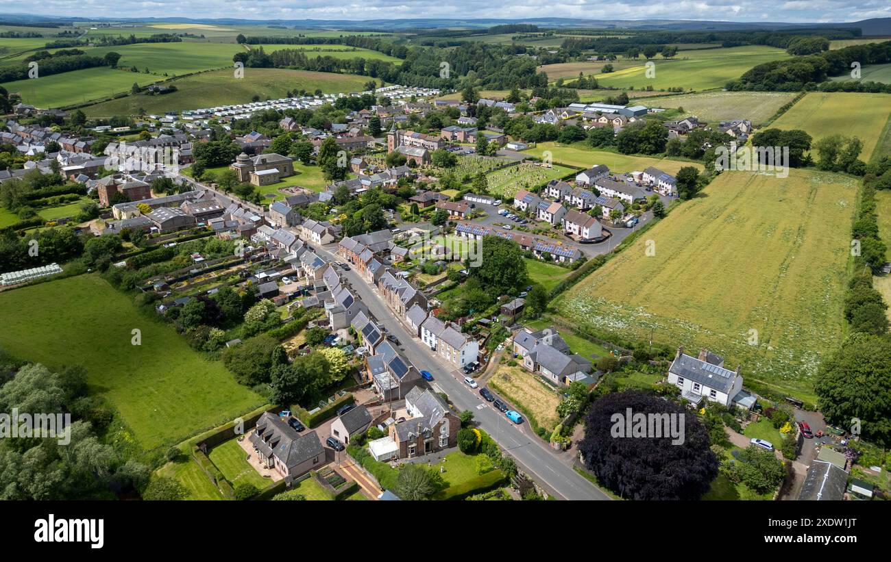 Vista aerea con drone della città di Greenlaw, Scottish Borders. Scozia, Regno Unito Foto Stock