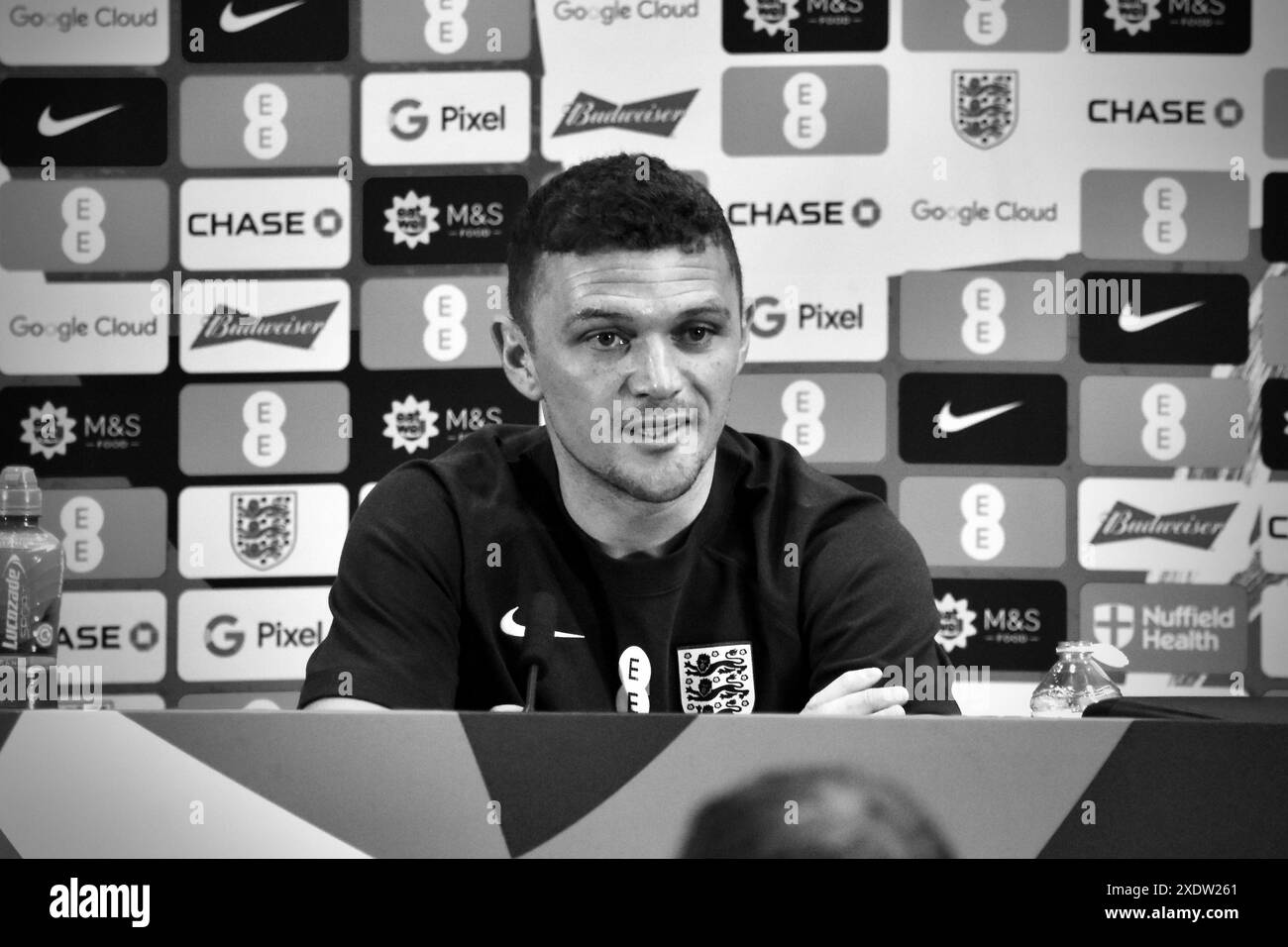 Il giocatore inglese Kieran Trippier parla ai media prima di UEFA Euro 2024. Foto Stock Il giocatore inglese Kieran Trippier parla ai media prima di UEFA Euro 2024. Foto Stock
