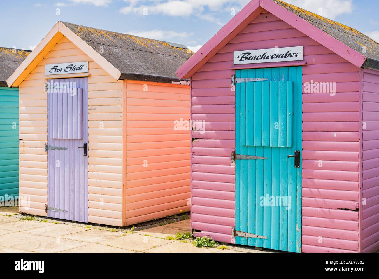 Colorate capanne sulla spiaggia nel Northumberland Foto Stock