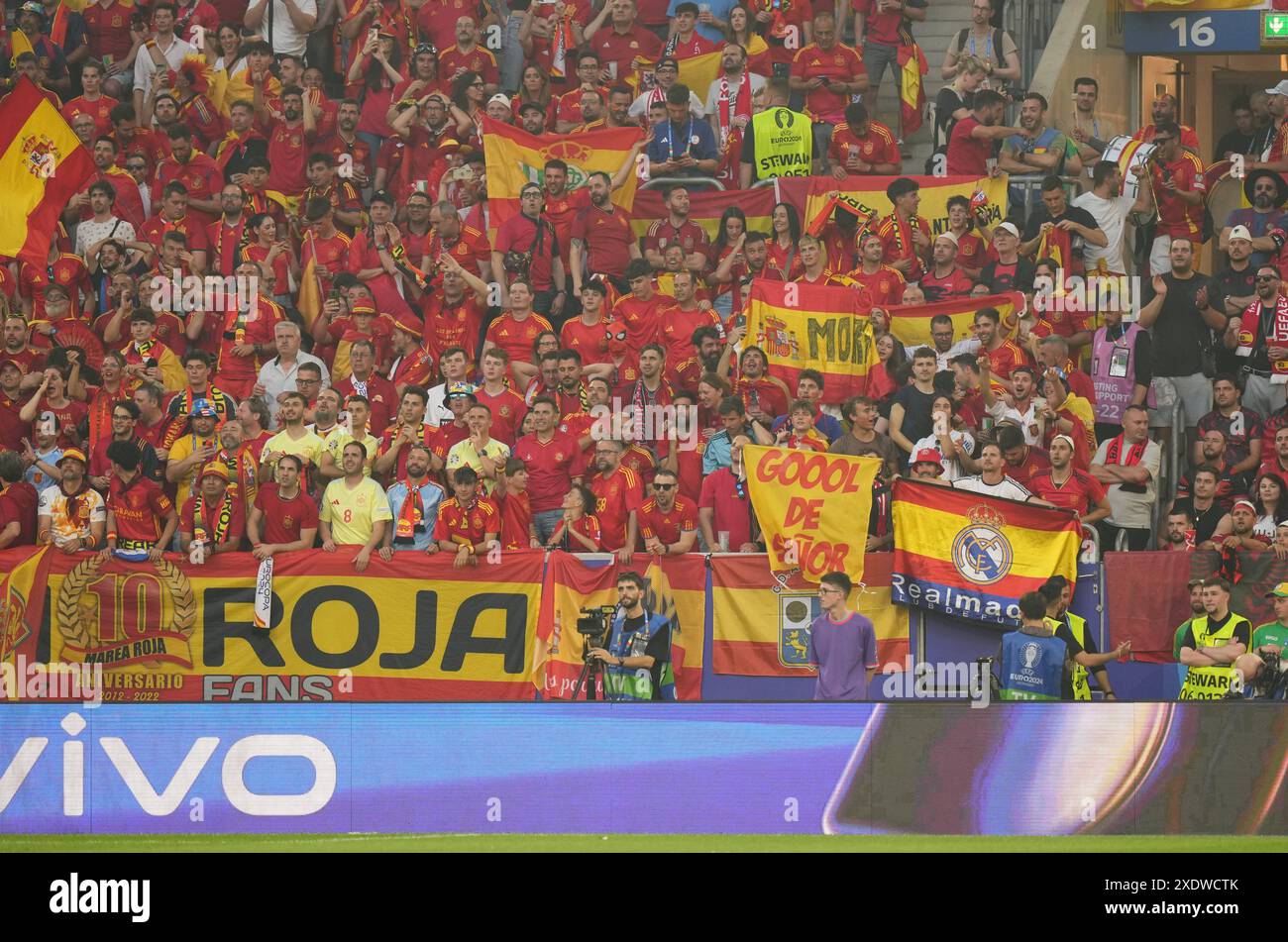 Dusseldorf, Germania. 24 giugno 2024. Tifosi spagnoli durante la partita di calcio del gruppo B EURO 2024 tra Albania e Spagna del 24 giugno 2024 all'Arena Dusseldorf, Dusseldorf, Germania. Crediti: Nderim Kaceli/Alamy Live News Foto Stock