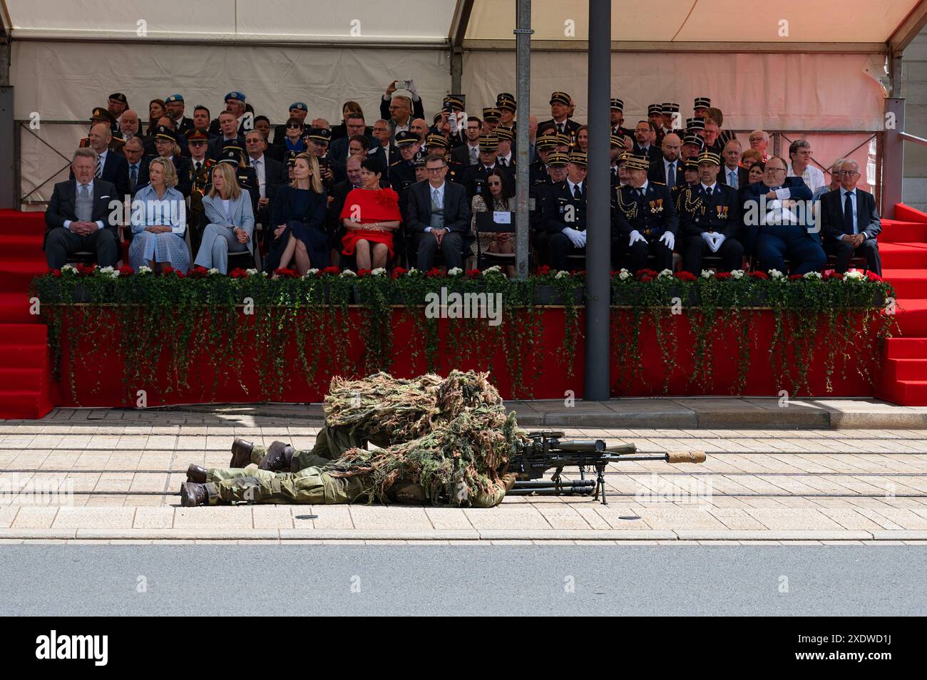 Festa nazionale del Lussemburgo, celebrazione del compleanno del Granduca, parata militare con l'esercito lussemburghese, la polizia, i vigili del fuoco, i servizi di soccorso e Foto Stock