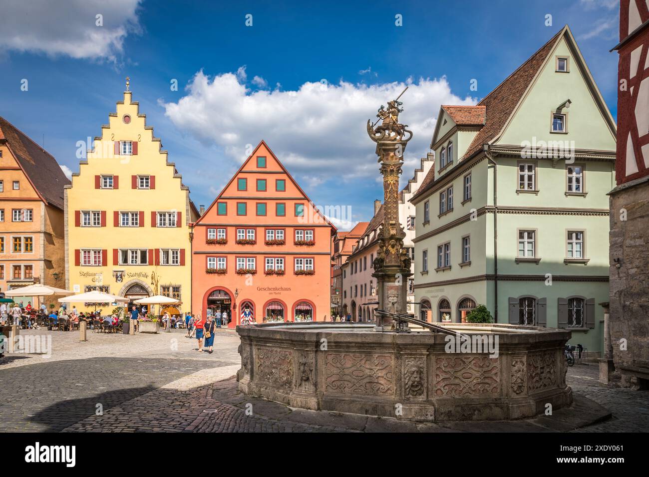 Geografia / viaggi, Germania, Baviera, piazza del mercato fontana nel centro storico di Rothenburg ob der Tauber, DIRITTI AGGIUNTIVI-INFORMAZIONI-NON-DISPONIBILI Foto Stock