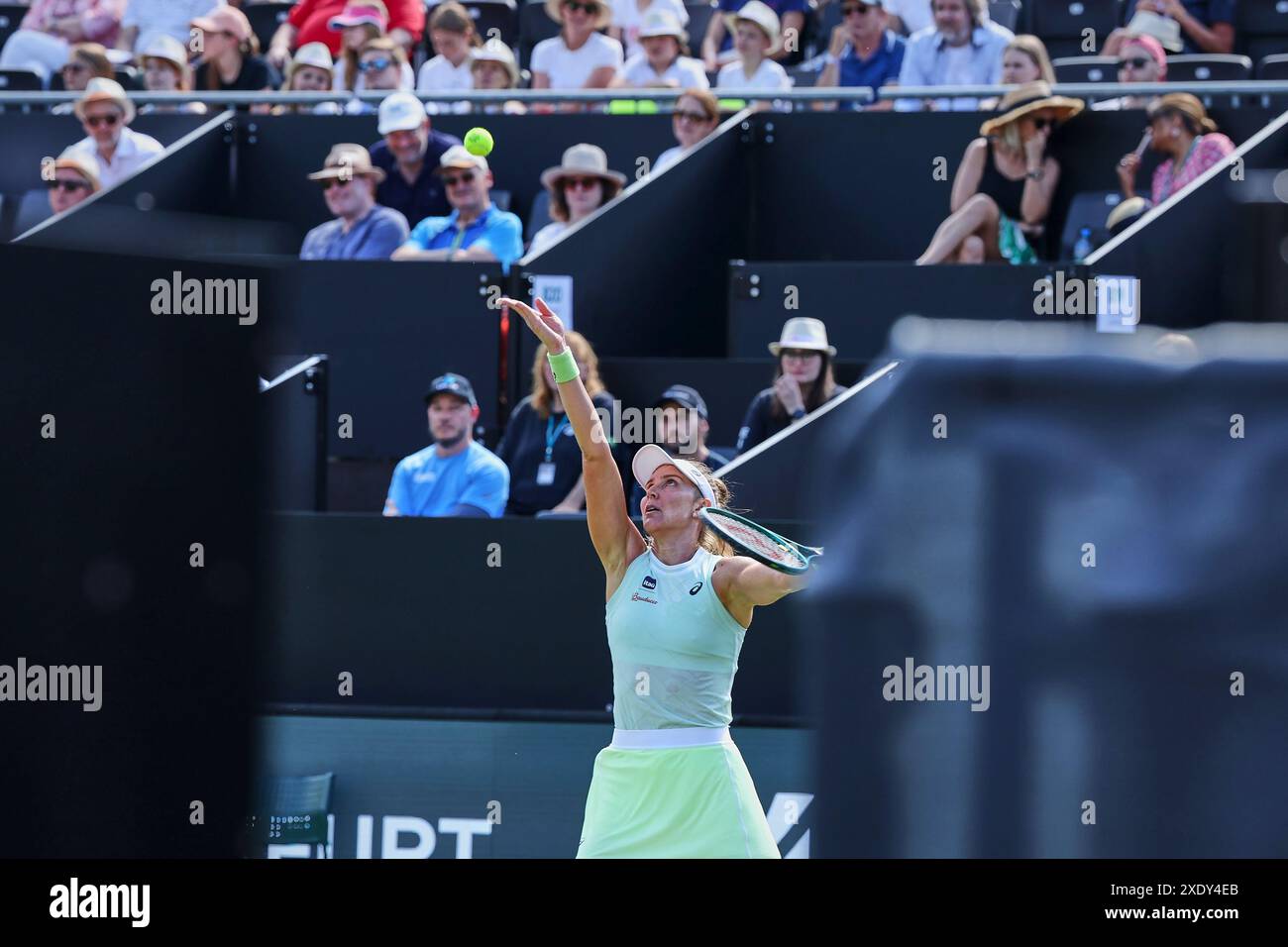 Bad Homburg, Assia, Germania. 24 giugno 2024. Beatriz Haddad Maia (BRA) serve durante l'OPEN DI BAD HOMBURG presentato da SOLARWATTT- WTA500 - Womens Tennis (Credit Image: © Mathias Schulz/ZUMA Press Wire) SOLO PER USO EDITORIALE! Non per USO commerciale! Foto Stock