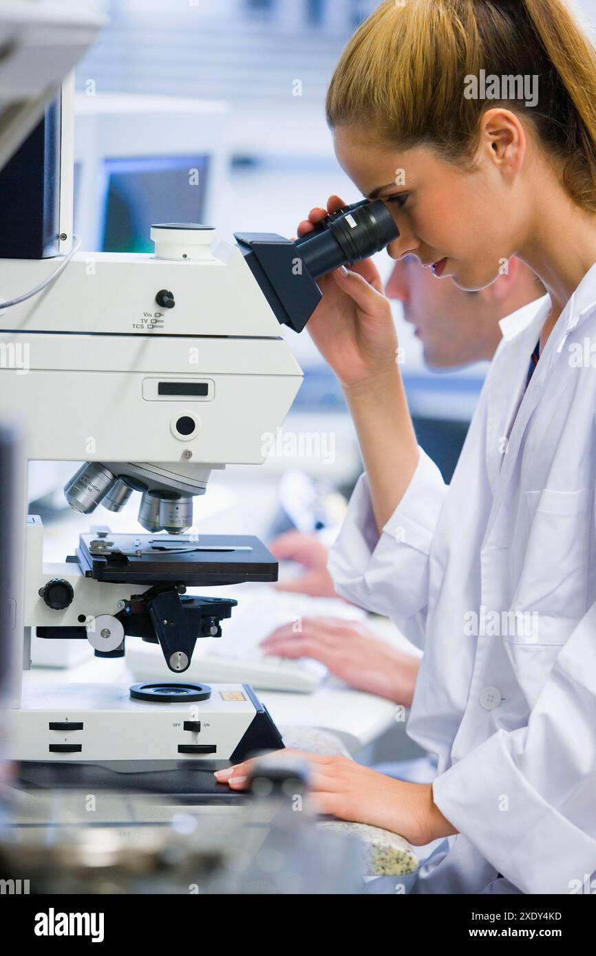 Microscopio confocale laser immagini e fotografie stock ad alta ...