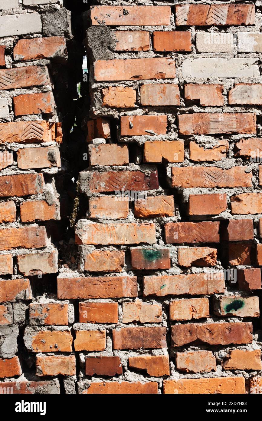 Crepa nel muro di mattoni Foto Stock