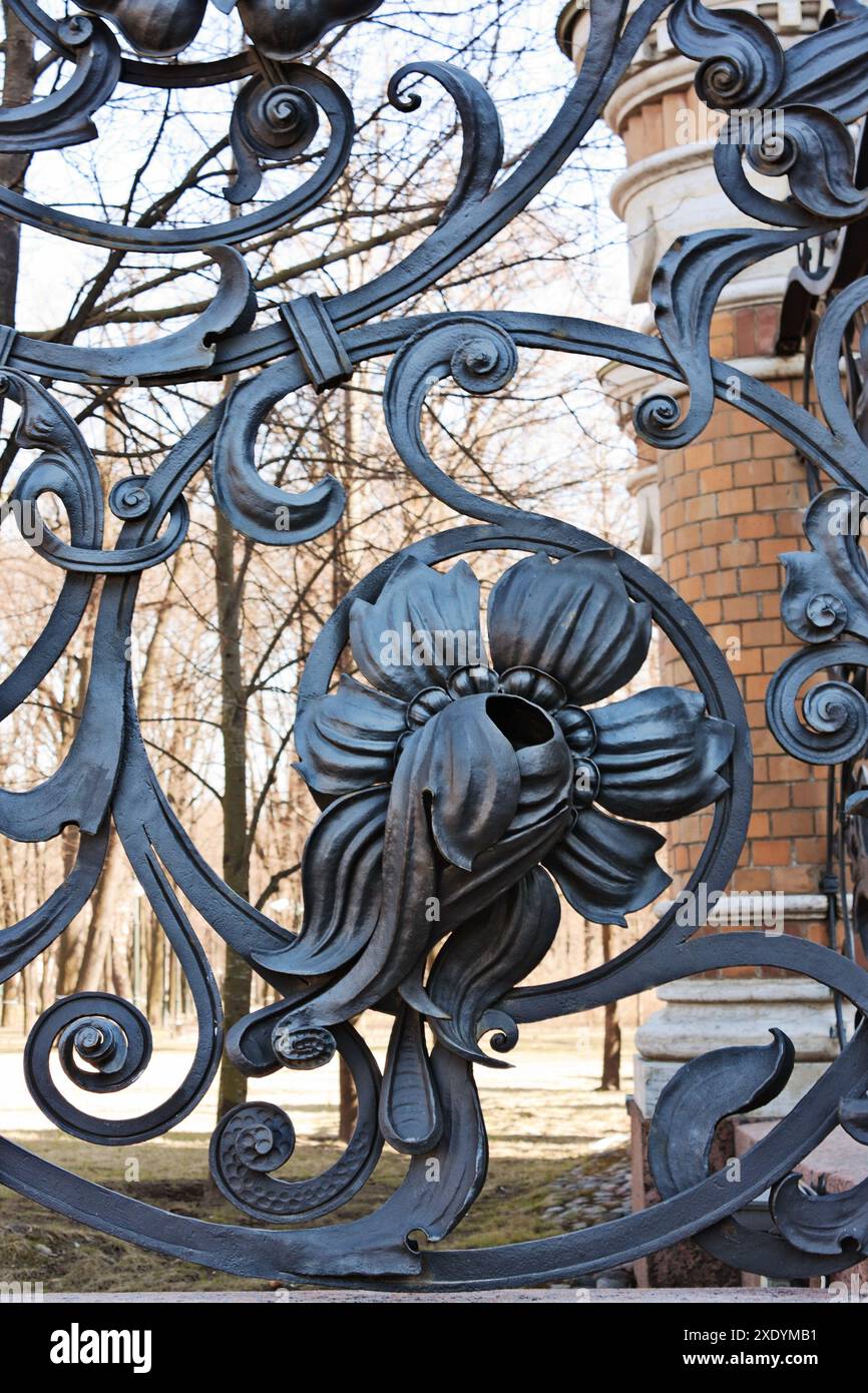 Recinzione forgiata del giardino Mikhailovsky Foto Stock