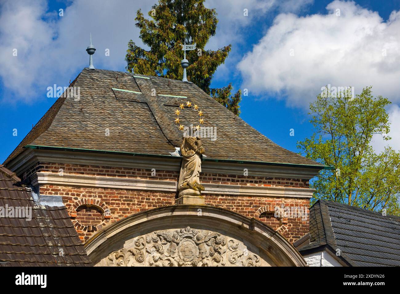 portineria con figura Madonna, Abbazia di Eppinghoven, ex abbazia delle monache cistercensi, Germania, Renania settentrionale-Vestfalia, basso Reno, Neuss Foto Stock