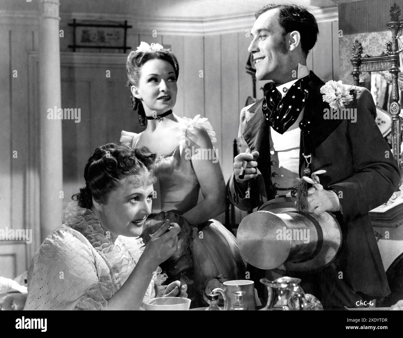 BETTY WARREN JEAN KENT e TOMMY TRINDER in CHAMPAGNE CHARLIE 1944 regista ALBERTO CAVALCANTI sceneggiatura originale Austin Melford John Dighton e Angus MacPhail produttore Michael Balcon Ealing Studios / Associated British Film Distributors (A.B.F.D.) Foto Stock