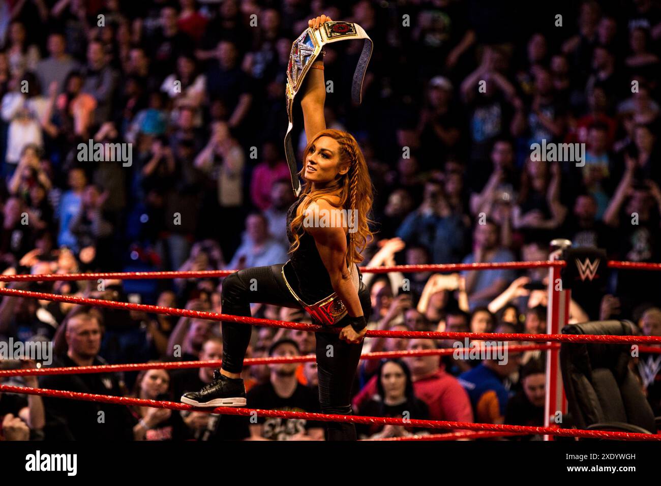 Becky Lynch con il WWE Championship a Raw Monday Night at 02 Arena. Londra. Il 13 maggio 2019 Foto Stock