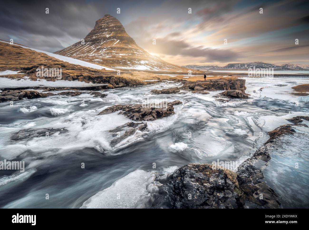 Splendida vista sul monte Kirkjufell in una giornata invernale Foto Stock