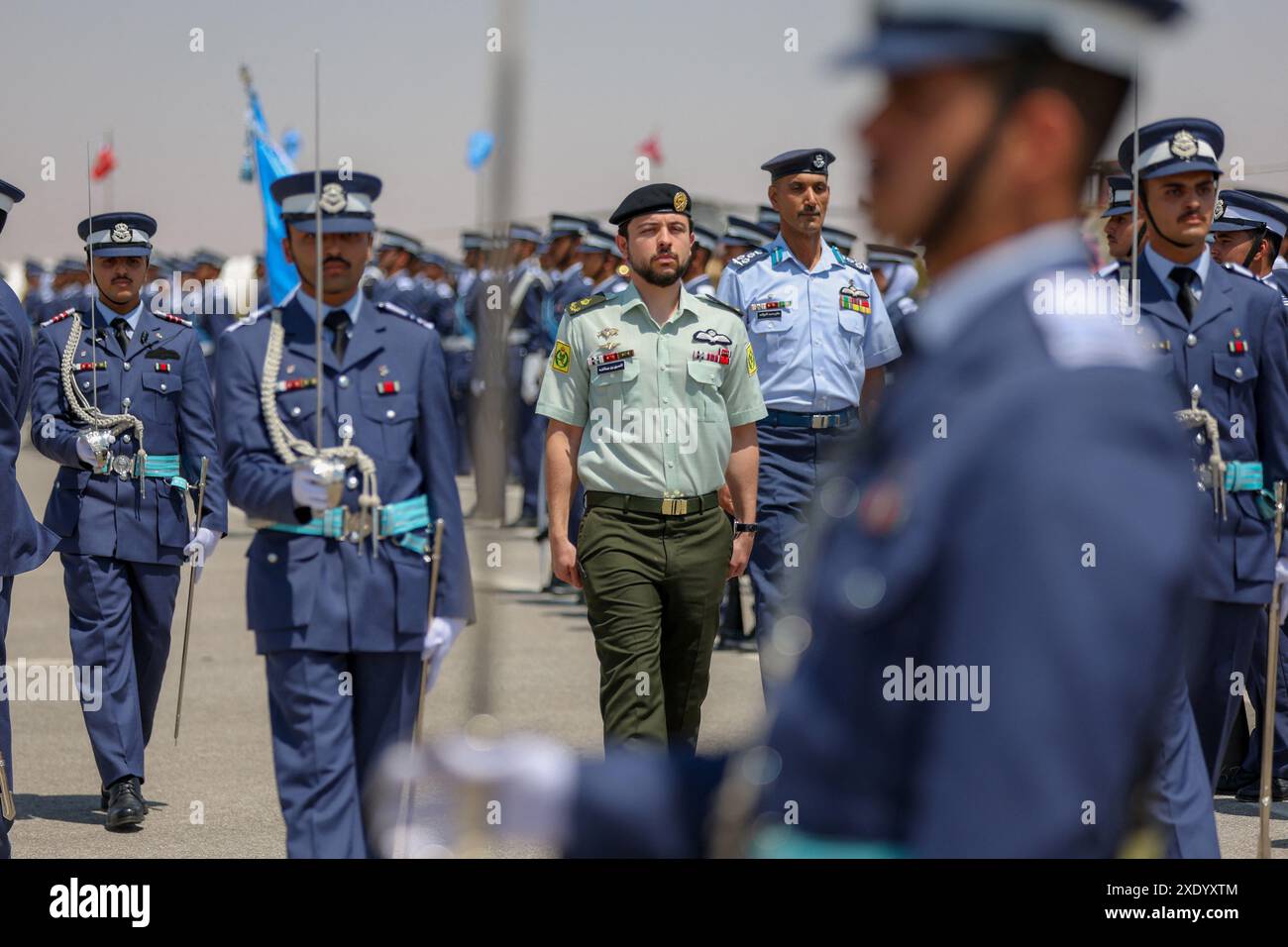 Mafraq, Giordania. 23 giugno 2024. Il principe ereditario di Giordania al Hussein, in qualità di reggente, partecipa alla cerimonia di laurea della 53a classe di piloti cadetti al King Hussein Air College, vicino a Mafraq, in Giordania, il 24 giugno 2024. Foto di Balkis Press/ABACAPRESS. COM credito: Abaca Press/Alamy Live News Foto Stock