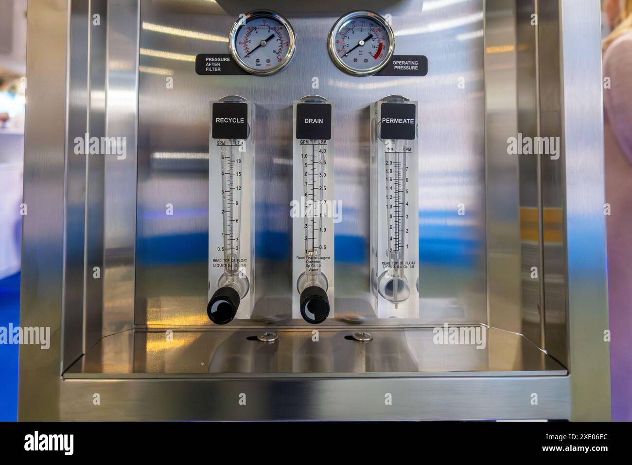 Dispositivi di monitoraggio dell'acqua per sistemi a osmosi inversa. Foto Stock