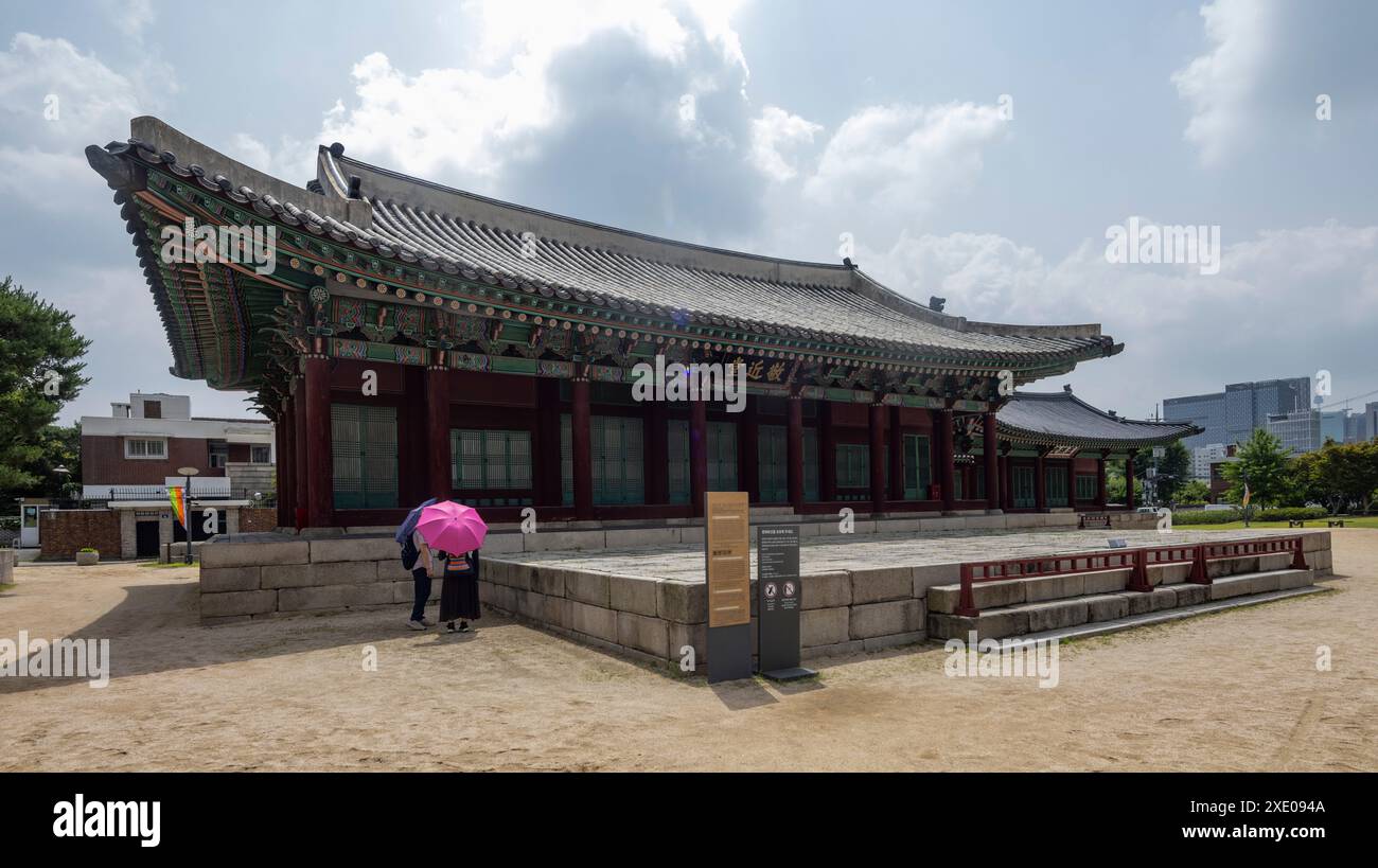 Gyeonggeundang e Okcheopdang Hall del Jongchinbu (Ufficio di genealogia reale), era Joseon, Seoul, Corea del Sud Foto Stock