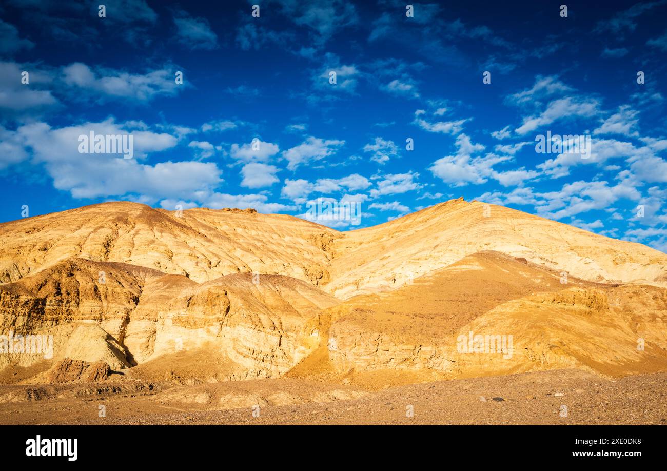 Zabriskie Point è una parte della catena dell'Amargosa situata ad est della Valle della morte nel Parco Nazionale della Valle della morte. Foto Stock