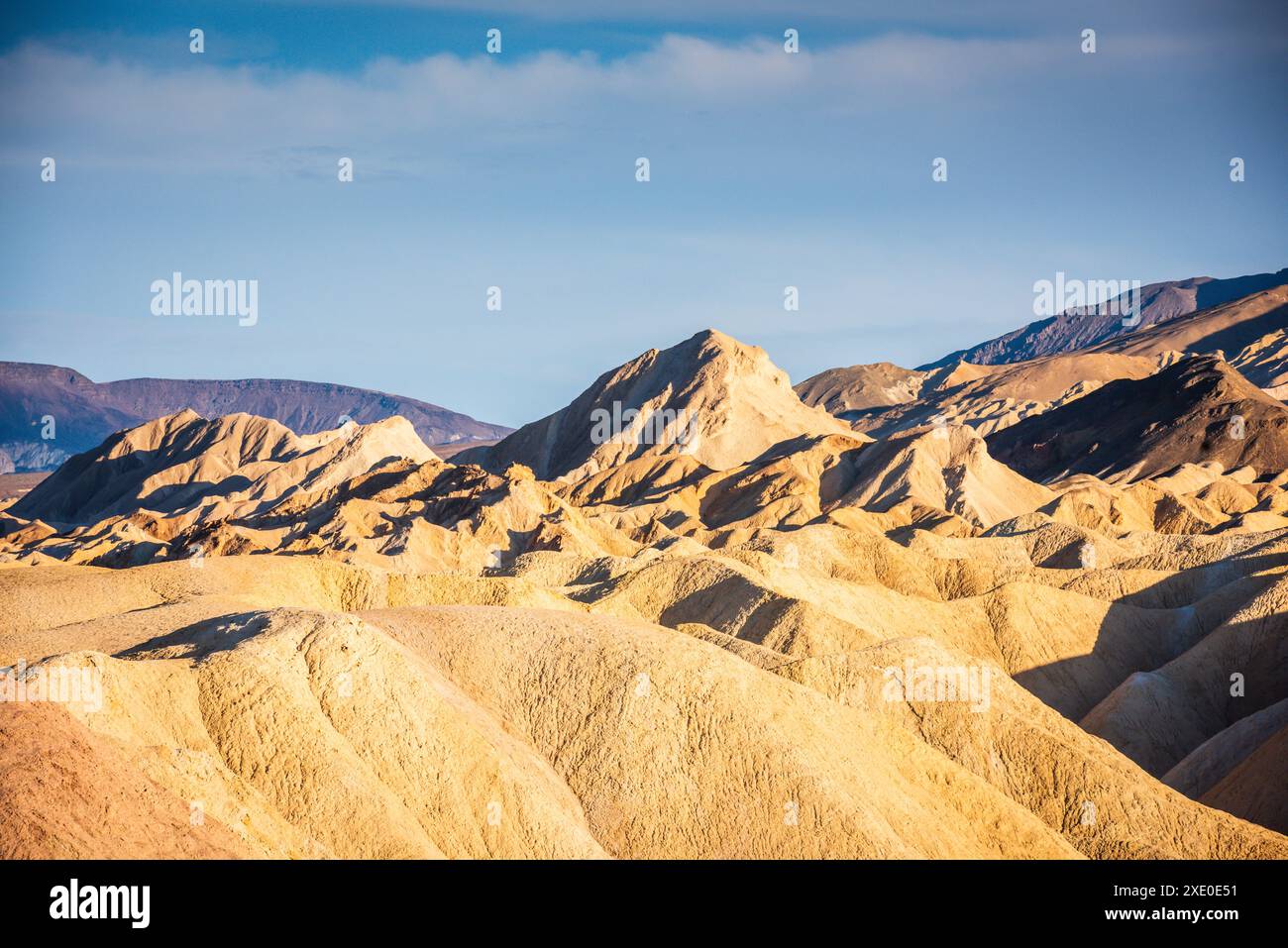 Zabriskie Point è una parte della catena dell'Amargosa situata ad est della Valle della morte nel Parco Nazionale della Valle della morte. Foto Stock