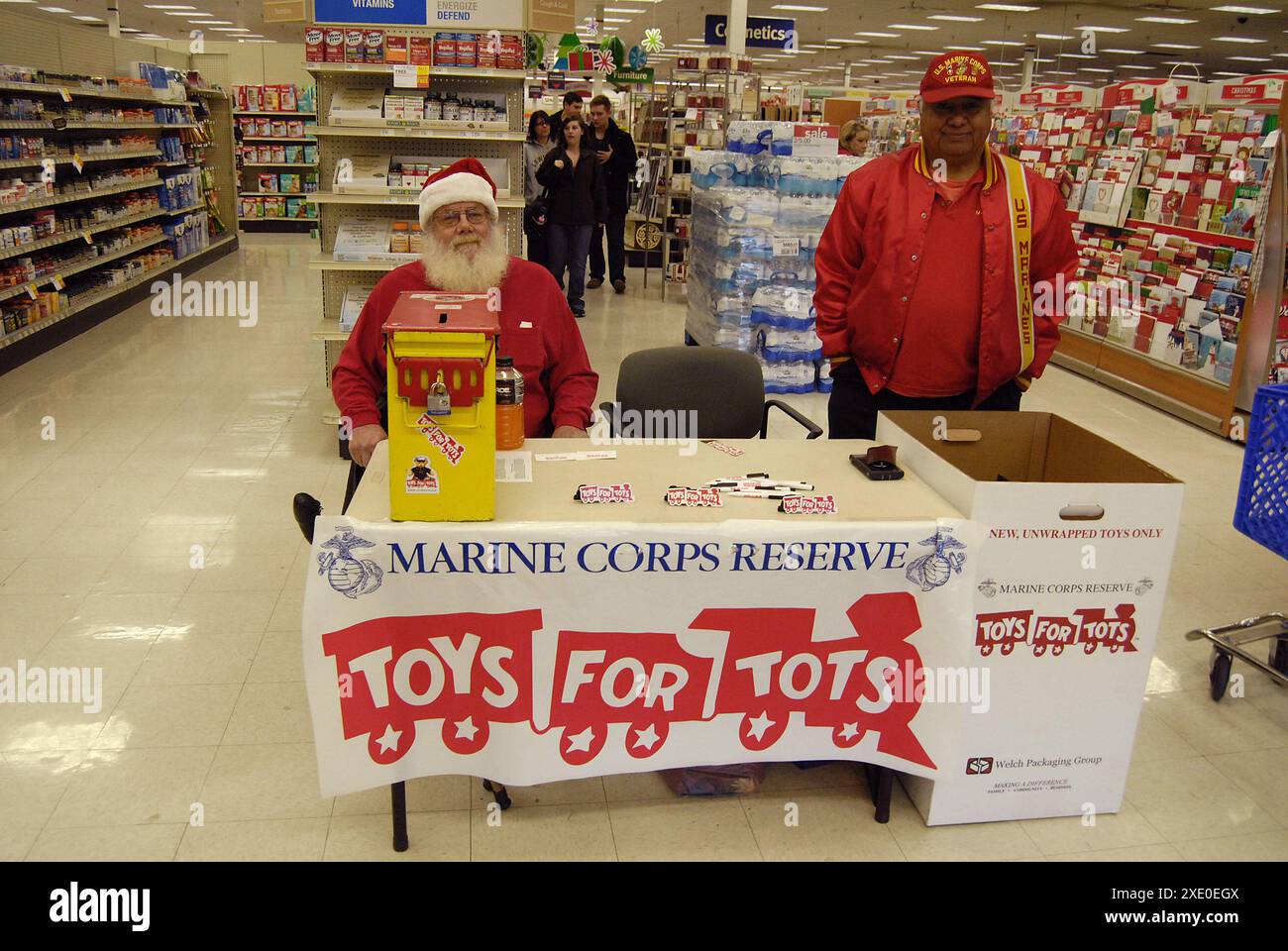 Lewiston . Stato dell'Idaho. USA  USA Retired Marine Corps Reserve colleziona giocattoli per bambini durante i battesimi e dona ai bambini che potrebbero non avere giocattoli per regali di natale 21 dicembre 2014. ( Foto di Francis Joseph Dean/Deanpictures) Foto Stock