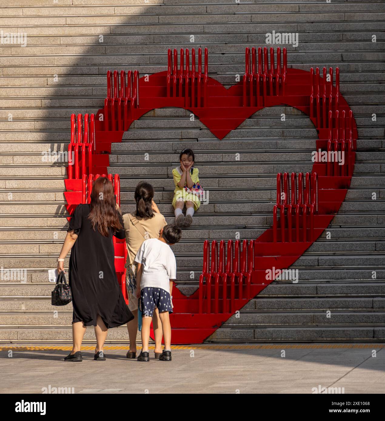 Child in Heart design su scala, Dongdaemun Design Plaza, Seoul, Corea, di Zaha Hadid, 2014 Foto Stock