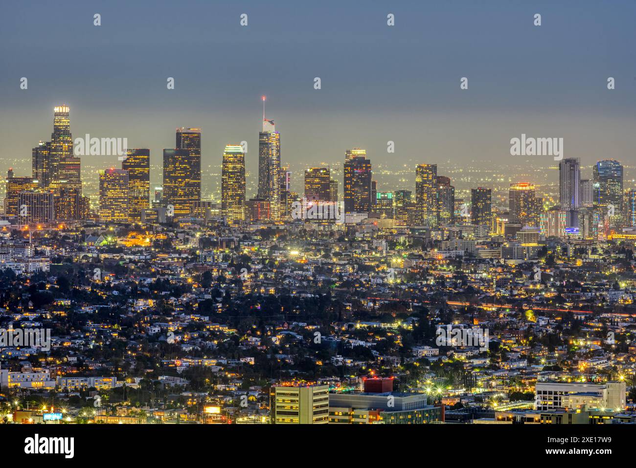 Lo skyline del centro di Los Angeles di notte Foto Stock