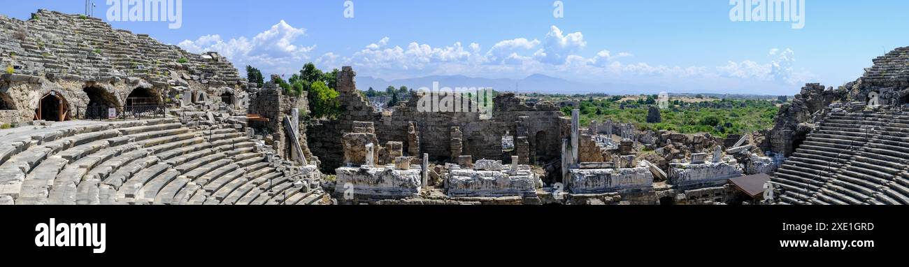 Teatro Antico laterale. Turchia. Antalya. Rovine dell'antico lato della città Foto Stock