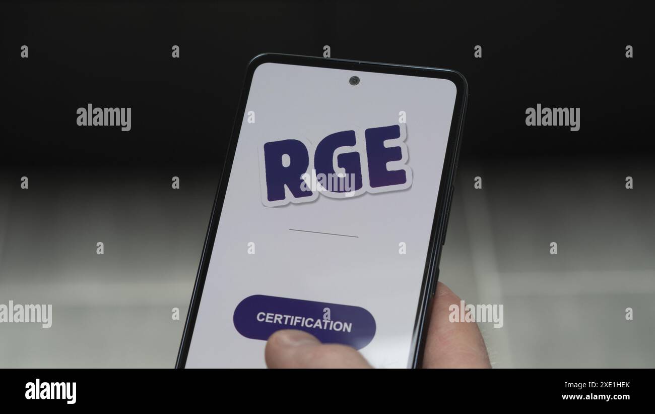 RGE, reconnu garant de l'environnement, imprenditore seguire il percorso per ottenere la certificazione RGE sul Web. Foto Stock