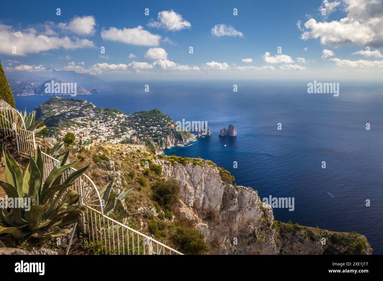 Geografia / viaggi, Italia, Campania, vista da Monte Solaro su Capri, DIRITTI AGGIUNTIVI-CLEARANCE-INFO-NON-DISPONIBILE Foto Stock