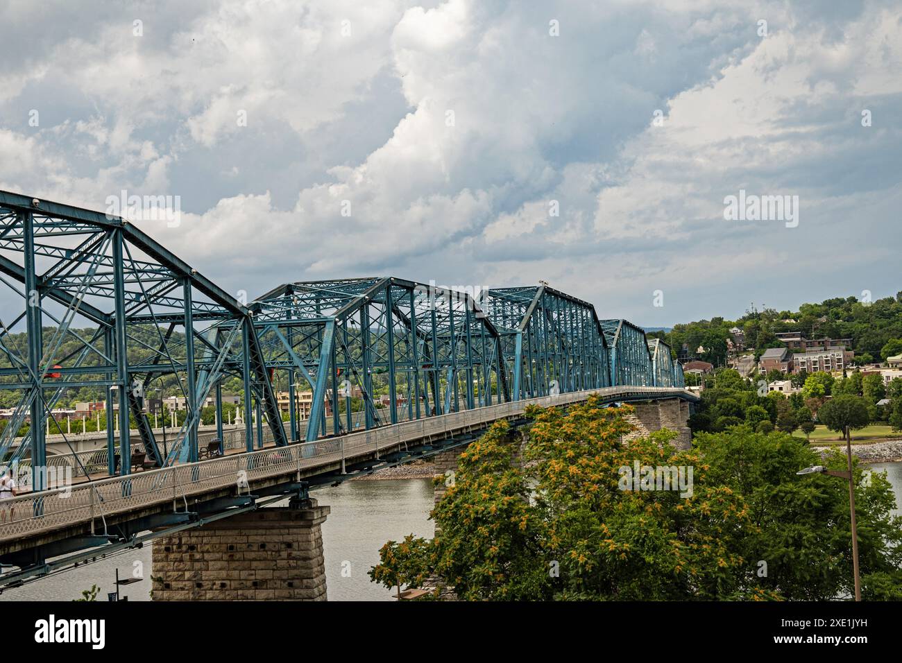 Vista sul ponte Walnut Street e sul fiume Tennessee a Chattanooga Foto Stock