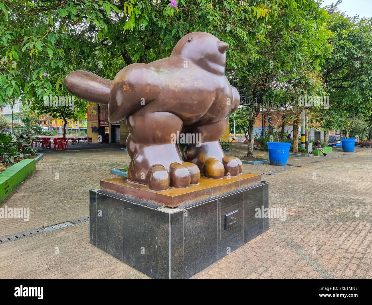 Colombia Medellin, scultura in bronzo di Botero intitolata Sparrow Foto Stock