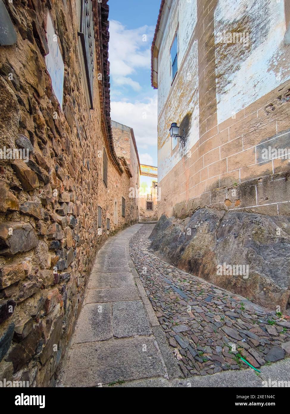 Strade della città medievale di Caceres, Estremadura, Spagna Foto Stock