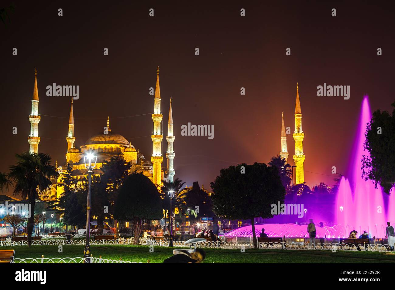 La moschea blu e la fontana nel Parco Sultanahmed. Foto Stock
