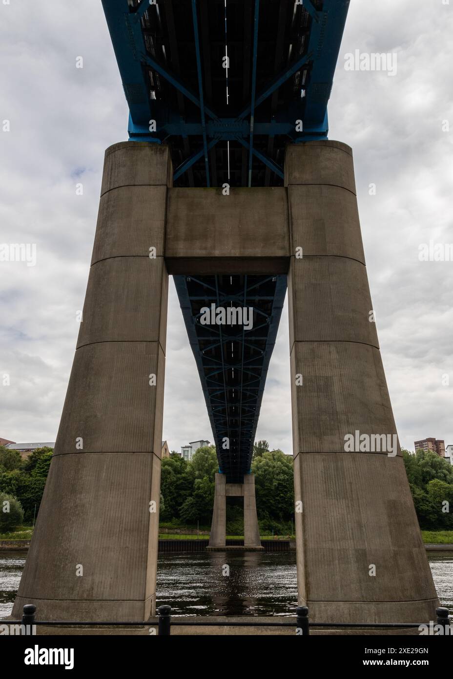 Sotto il ponte Foto Stock