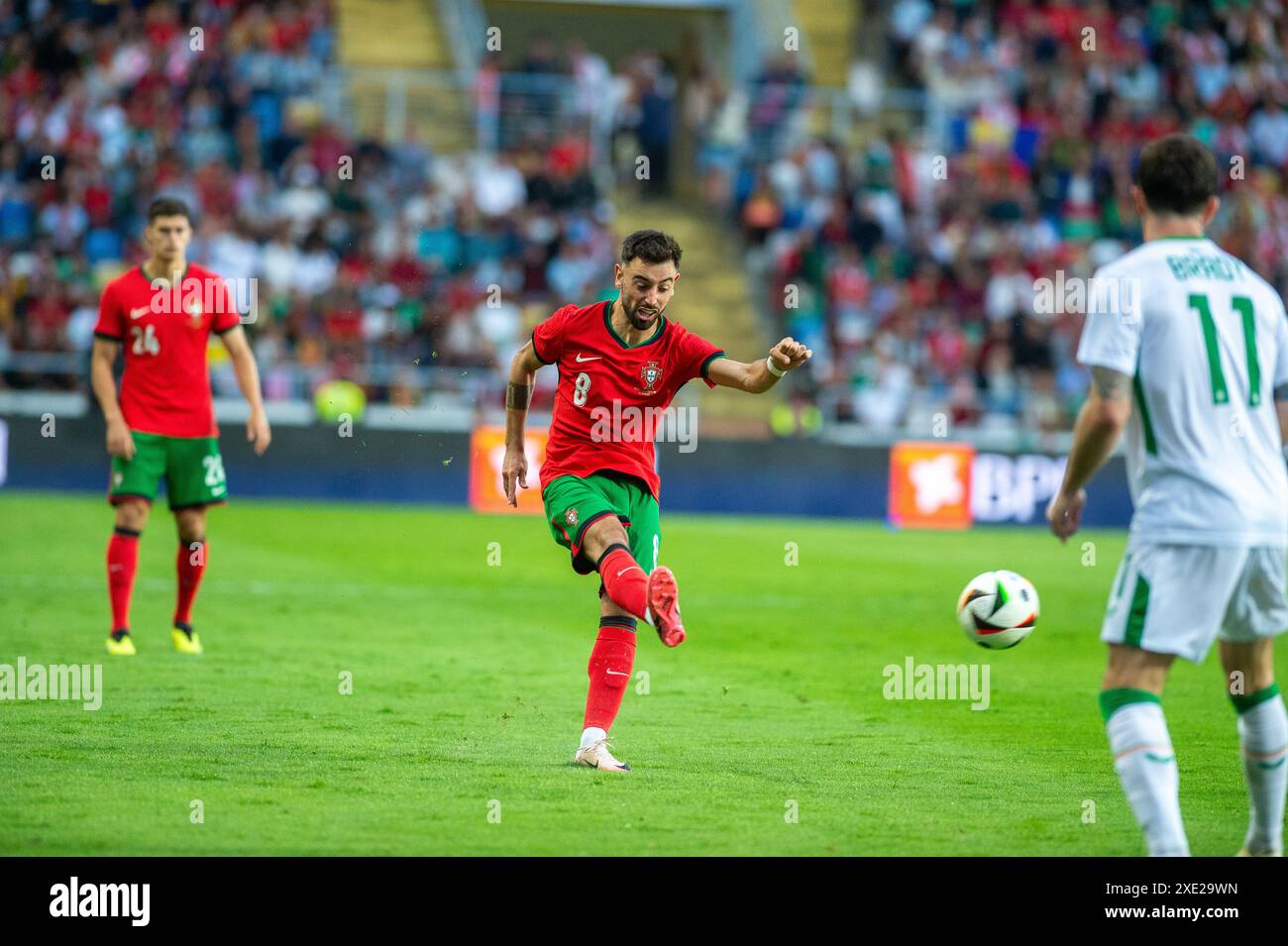 Bruno Fernandes azione della partita contro l'Irlanda Foto Stock